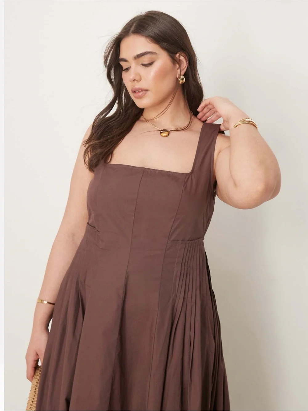 ASOS Curve square neck pleated waist midi sundress in chocolate - Picture 2 of 4
